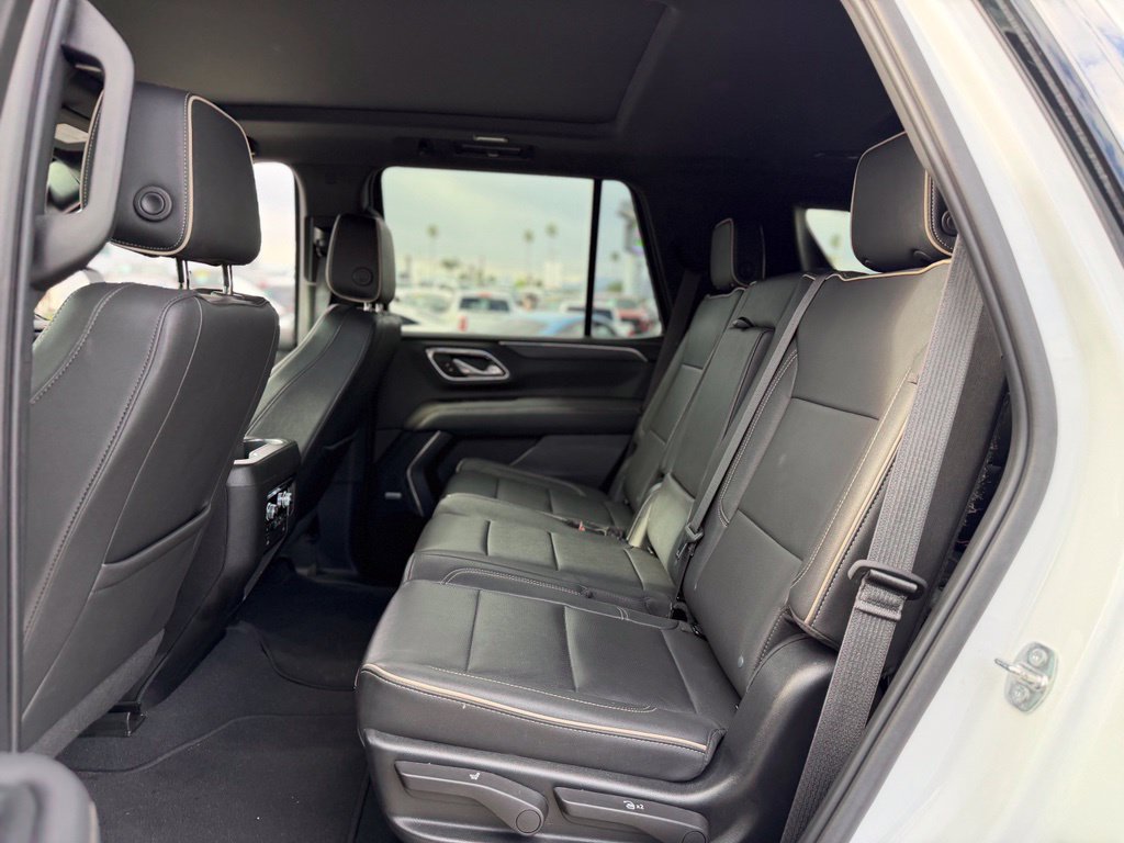 Used 2023 GMC Yukon SLT w/ SLT Premium Package AWD/4WD image 4