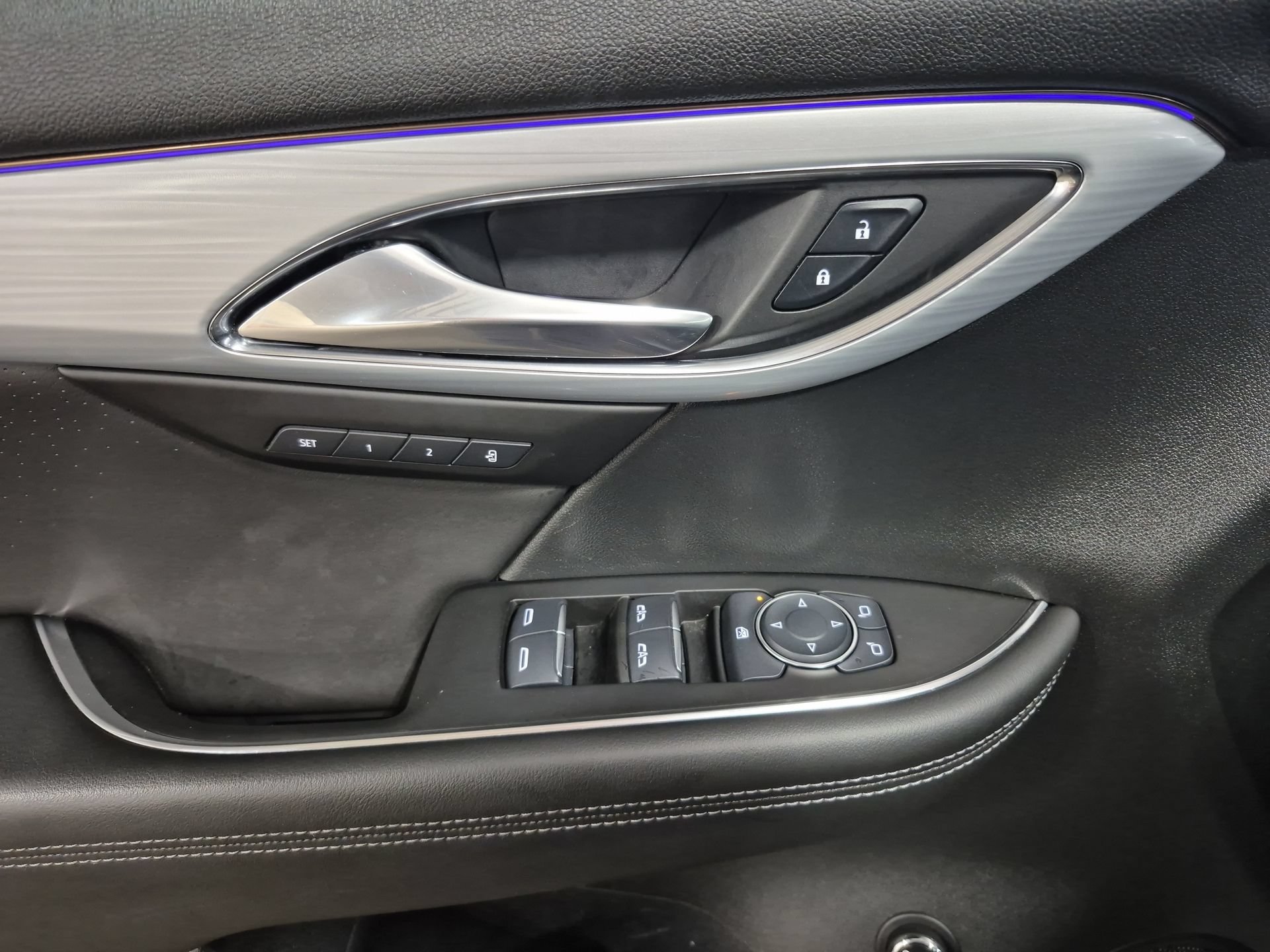 Used 2024 Buick Envision Avenir AWD/4WD image 25