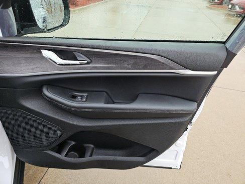 New 2025 Jeep Grand Cherokee Limited w/ Luxury Tech Group II image 15