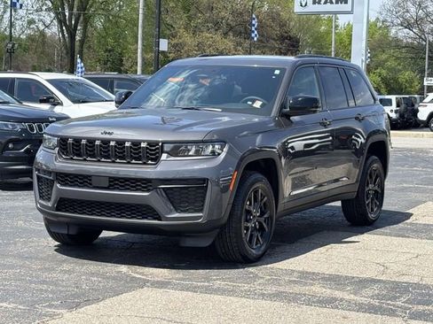 New 2026 Jeep Grand Cherokee Altitude AWD/4WD image 28