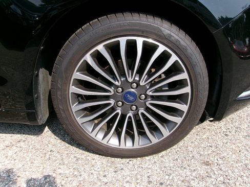 Used 2017 Ford Fusion SE w/ Fusion SE Technology Package AWD/4WD image 13