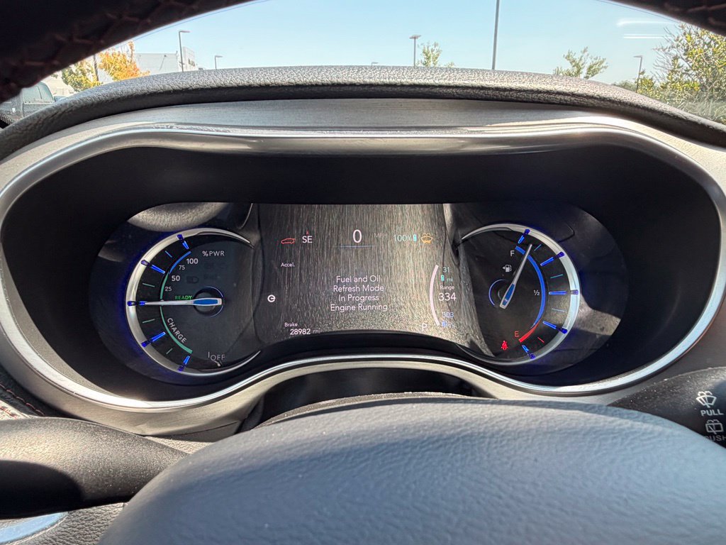 Used 2024 Chrysler Pacifica Pinnacle FWD image 28