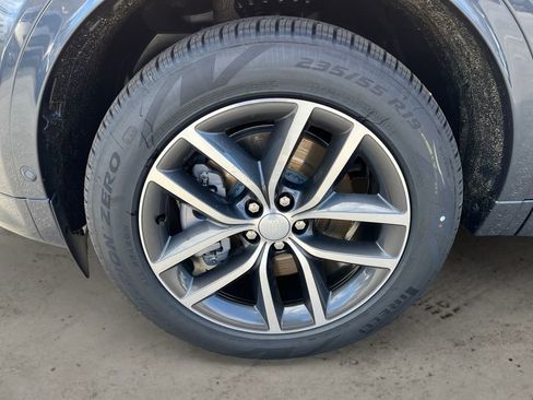 New 2025 Land Rover Discovery Sport S image 9