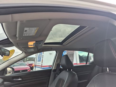 Used 2021 Nissan Altima 2.5 SR w/ SR Premium Package image 14