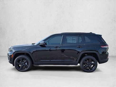 New 2025 Jeep Grand Cherokee Altitude image 8