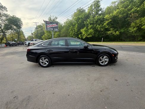 Used 2021 Hyundai Sonata SE w/ Cargo Package FWD image 3