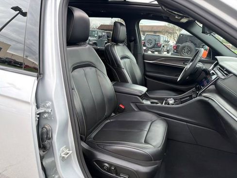 Used 2024 Jeep Grand Cherokee L Limited w/ Luxury Tech Group II image 39