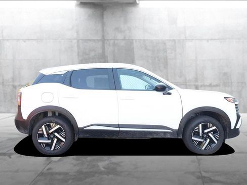 New 2026 Nissan Kicks SV image 5