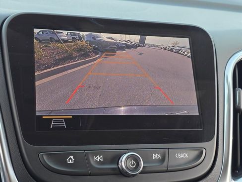 Used 2020 Chevrolet Equinox LT image 19