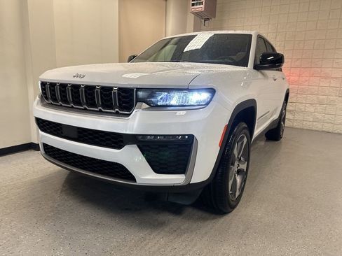 New 2026 Jeep Grand Cherokee Limited AWD/4WD image 12