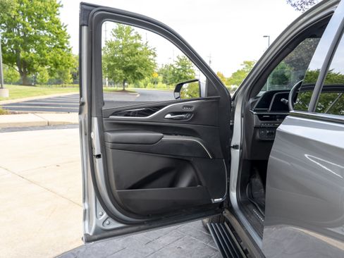 Used 2023 Cadillac Escalade V AWD/4WD image 16