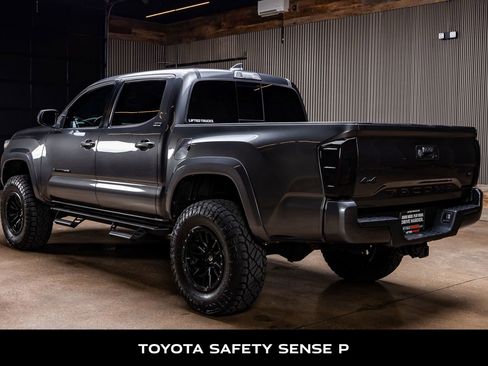 Used 2018 Toyota Tacoma SR5 AWD/4WD image 6