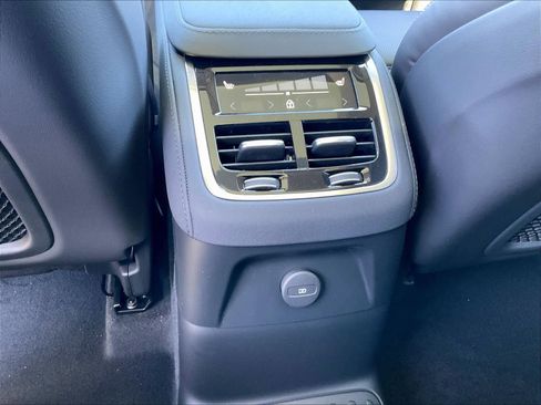 New 2026 Volvo XC90 T8 Ultra w/ Lounge Package AWD/4WD image 16