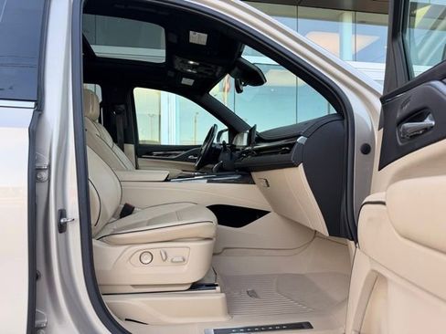 Used 2021 Cadillac Escalade Premium Luxury w/ LPO, Illumination Package image 9