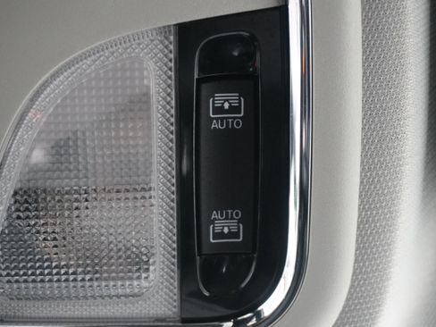 Used 2021 Jeep Cherokee Latitude Lux w/ Sun & Sound Group image 24