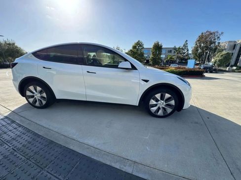 Used 2023 Tesla Model Y Long Range AWD/4WD image 8