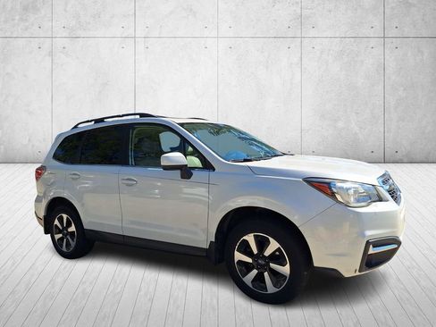 Used 2017 Subaru Forester 2.5i Limited image 3