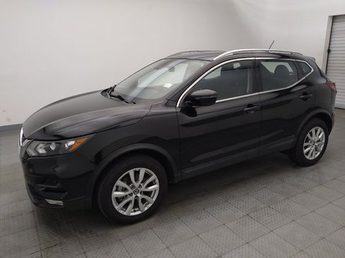 Used 2022 Nissan Rogue Sport SV FWD image 2