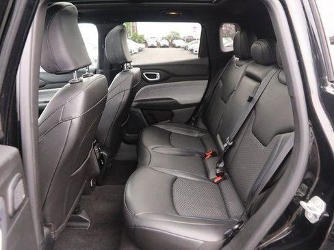 Used 2025 Jeep Compass Latitude w/ Sun & Sound Group AWD/4WD image 10