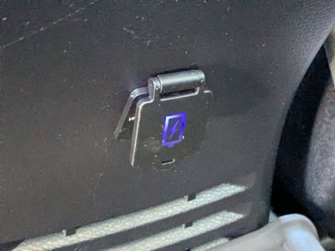 Used 2022 Toyota Tacoma SR5 w/ Technology Package image 14