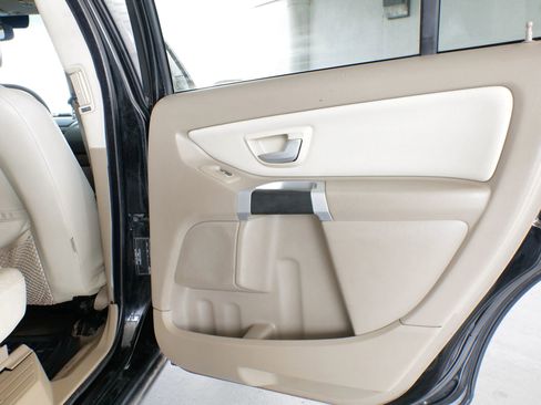 Used 2010 Volvo XC90 3.2 image 29