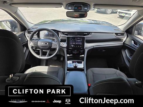 Used 2023 Jeep Grand Cherokee Laredo w/ Luxury Tech Group I AWD/4WD image 25