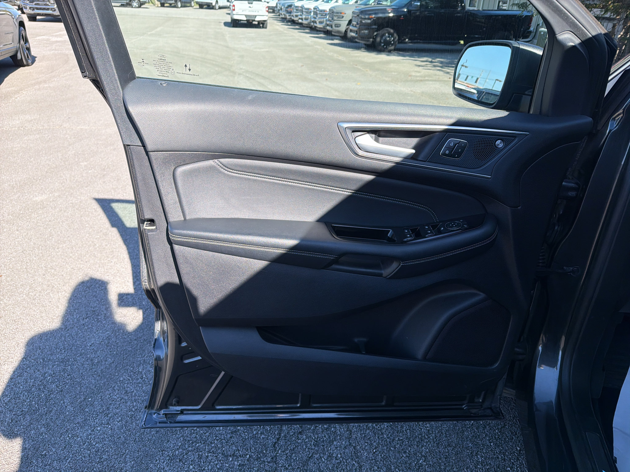 Used 2020 Ford Edge Titanium FWD image 21