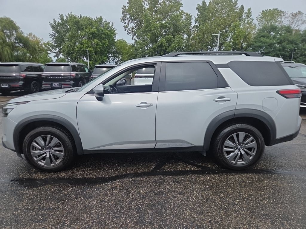 Used 2024 Nissan Pathfinder SV AWD/4WD image 3