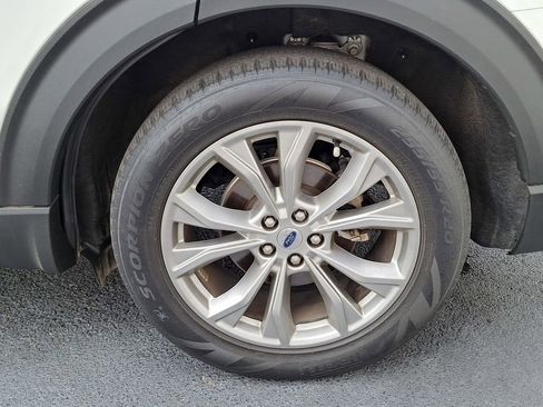 Used 2023 Ford Explorer XLT w/ Equipment Group 202A image 16