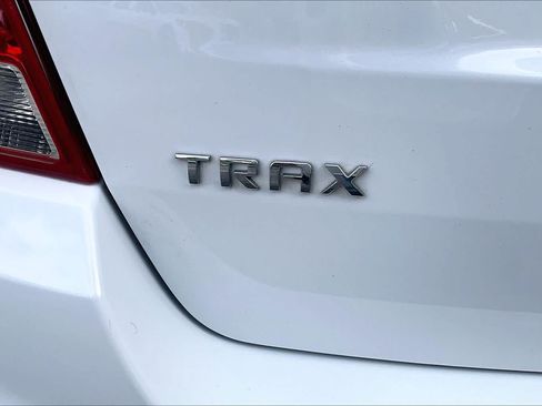 Used 2019 Chevrolet Trax LT w/ LT Convenience Package FWD image 10