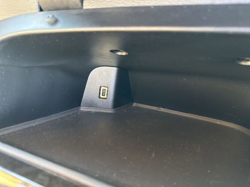 Used 2015 Dodge Grand Caravan American Value Package w/ UConnect Hands-Free Group image 17