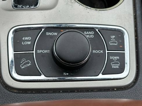 Used 2012 Jeep Grand Cherokee Overland AWD/4WD image 23