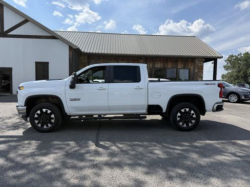 Used 2020 Chevrolet Silverado 2500 LT w/ Texas Edition AWD/4WD image 2