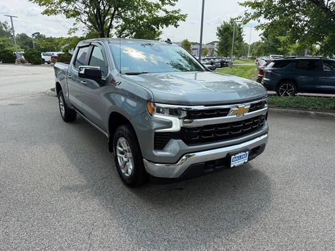 Used 2023 Chevrolet Silverado 1500 LT AWD/4WD image 7