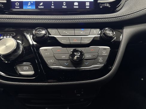 New 2026 Chrysler Pacifica Select AWD/4WD image 20