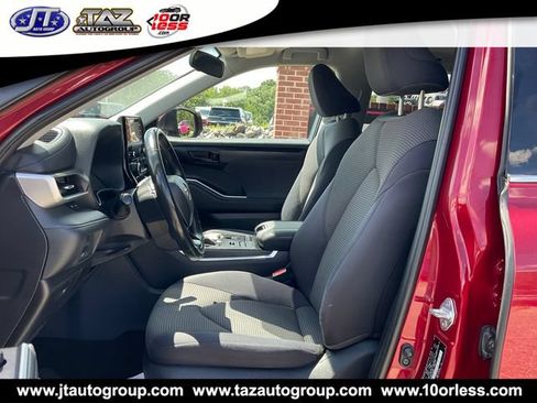 Used 2020 Toyota Highlander LE AWD/4WD image 10