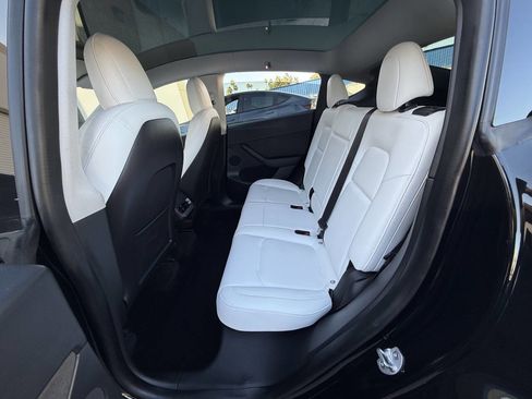 Used 2022 Tesla Model Y Performance image 21