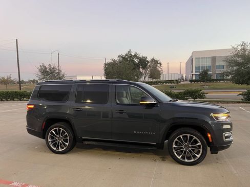 Used 2024 Jeep Wagoneer Series II w/ Premium Group I image 38