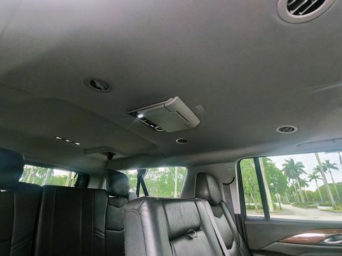 Used 2018 Cadillac Escalade ESV Premium Luxury AWD/4WD image 37