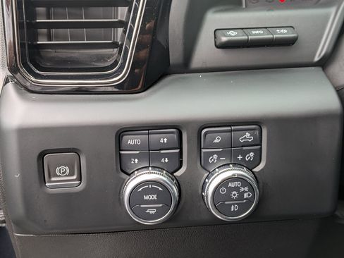 Used 2024 GMC Sierra 2500 AT4 w/ AT4 Premium Plus Package image 17