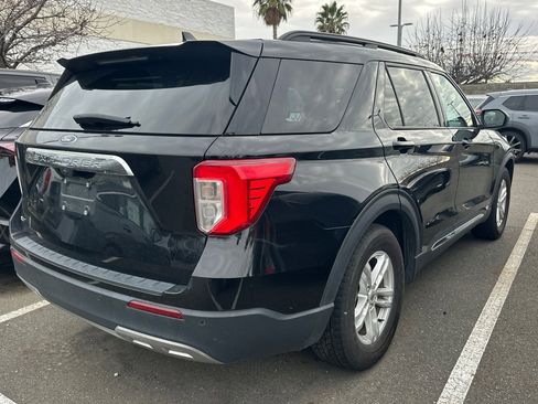 Used 2024 Ford Explorer XLT w/ Equipment Group 202A image 3