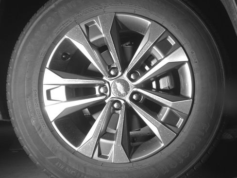 Used 2025 Chevrolet Equinox LT FWD image 13