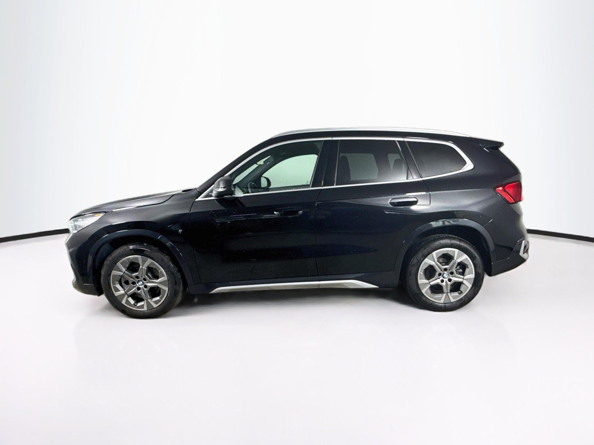 Used 2025 BMW X1 xDrive28i AWD/4WD image 7