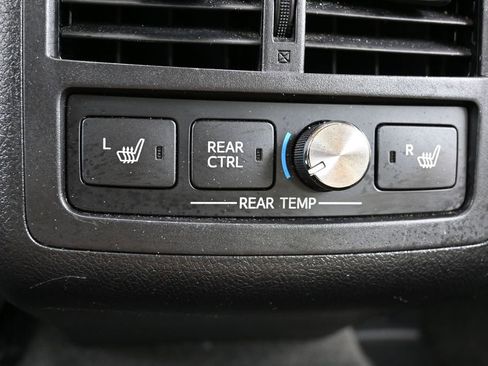 Used 2014 Toyota Avalon Limited image 32