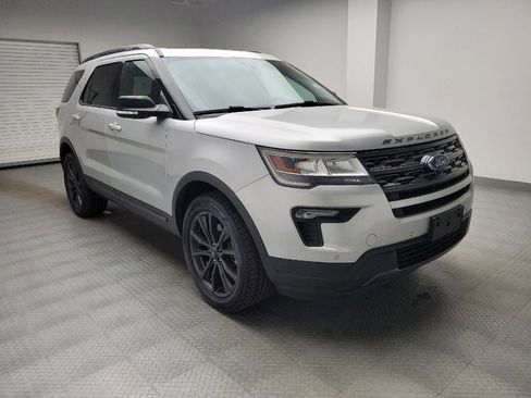 Used 2018 Ford Explorer XLT w/ Equipment Group 202A AWD/4WD image 13
