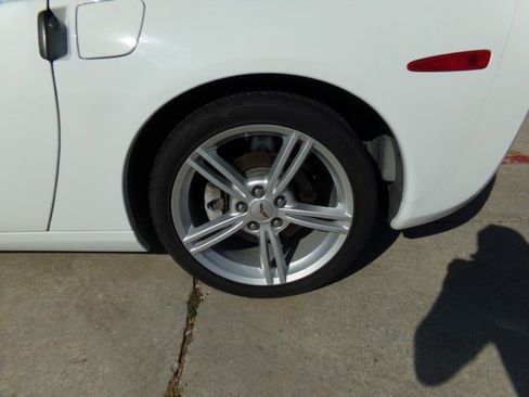 Used 2010 Chevrolet Corvette Coupe w/ Preferred Equipment Group RWD image 10