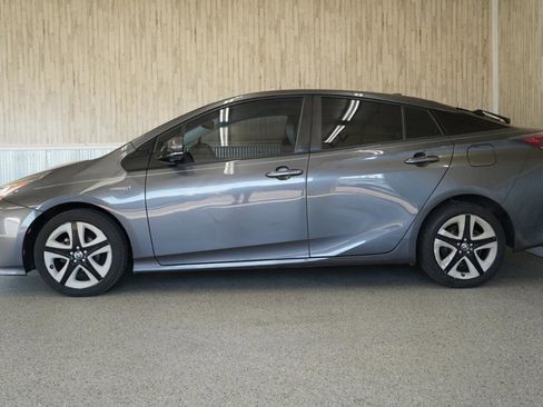 Used 2016 Toyota Prius Four Touring image 5