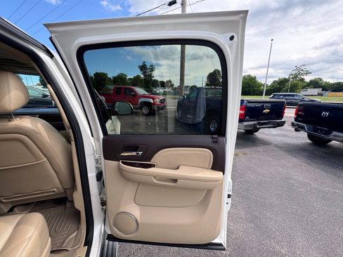 Used 2014 GMC Yukon XL Denali AWD/4WD image 40