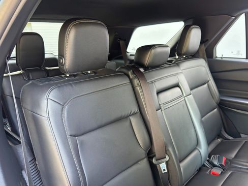 Used 2020 Ford Explorer XLT w/ Equipment Group 202A RWD image 33