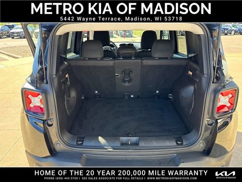 Used 2017 Jeep Renegade Altitude AWD/4WD image 29